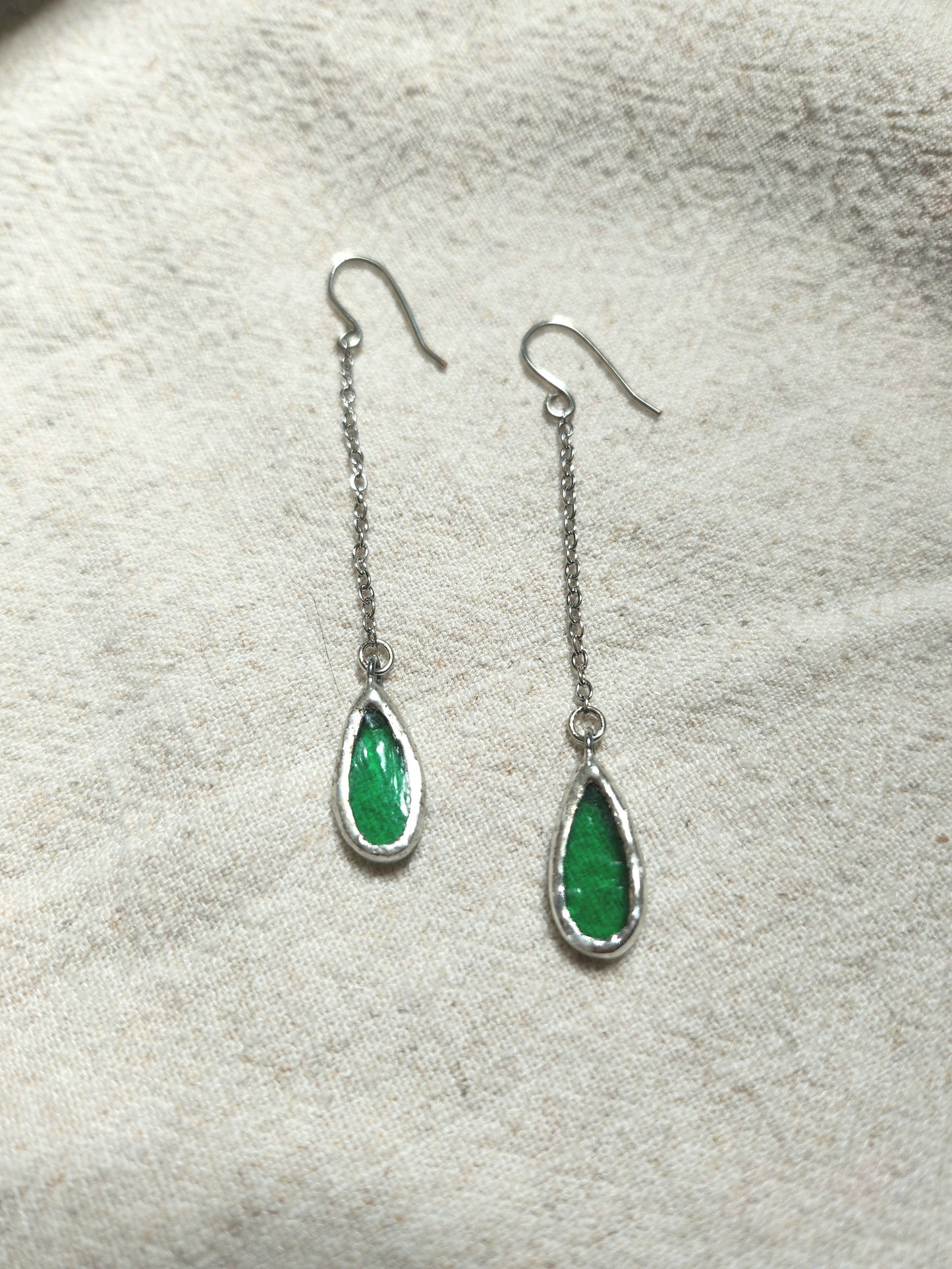 Boucle d'oreille chaîne en vitrail recyclé fait main